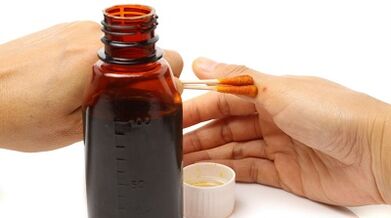 Using iodine to treat fungus on your fingers